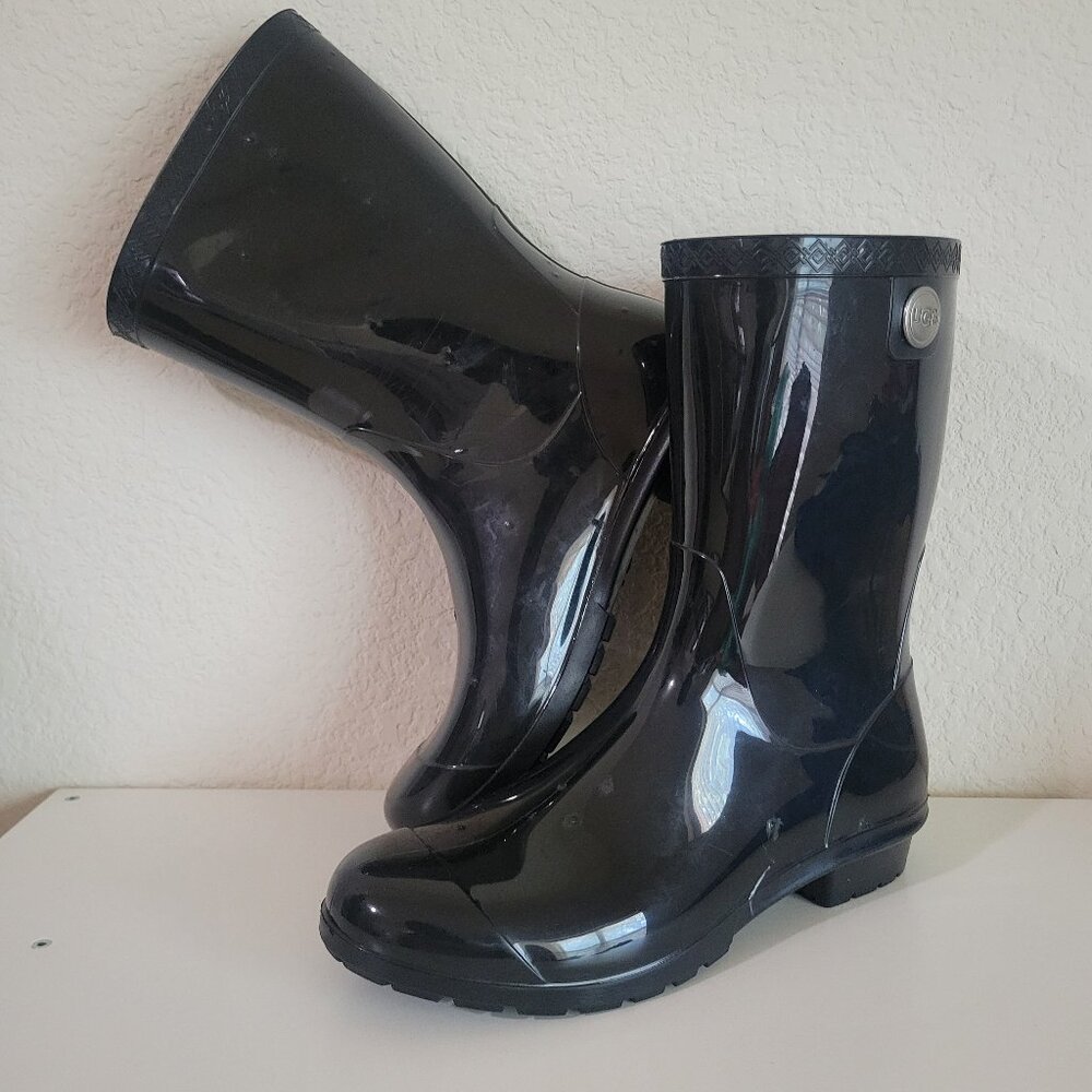 UGG Australia Women's Seinna Rain Boots size 9 shiny COTTAGECORE mid calf